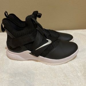 Lebron Soldier Nike mens size 13